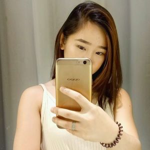 Meet your Posher, Estella